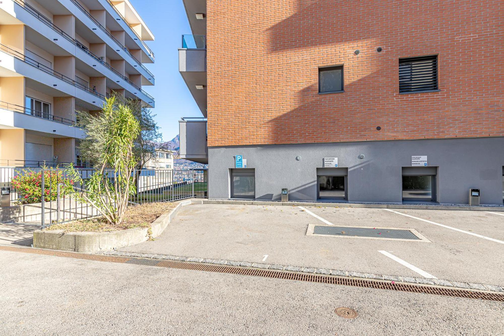 Imperial Of Lugano 3 With A Lake View Behind The Station And 10 Min From The Lake Of Lugano Exterior photo