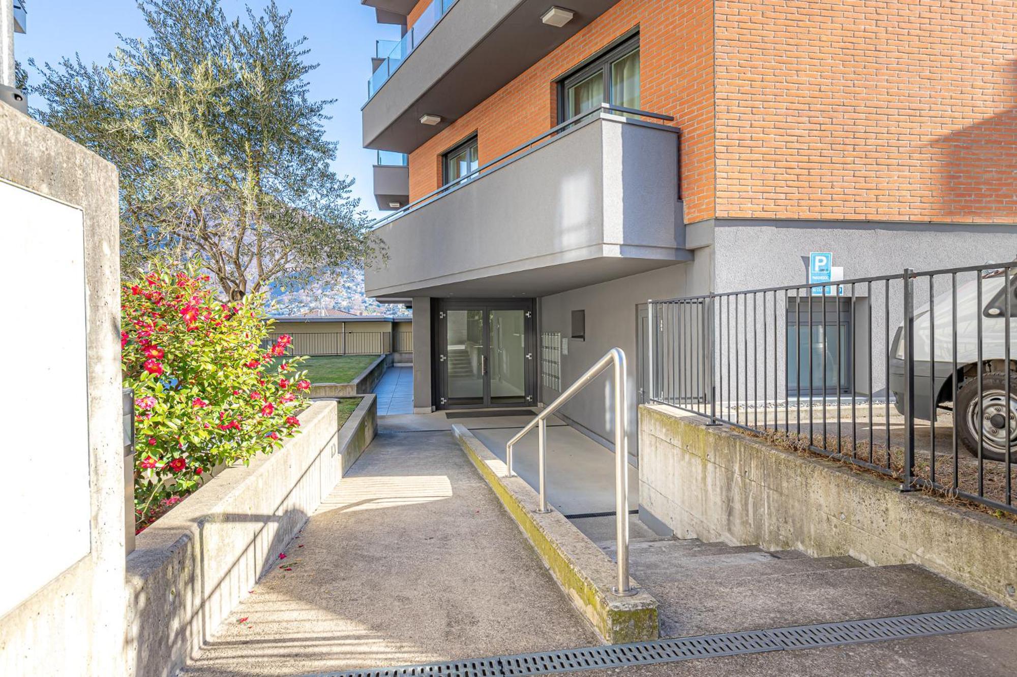 Imperial Of Lugano 3 With A Lake View Behind The Station And 10 Min From The Lake Of Lugano Exterior photo