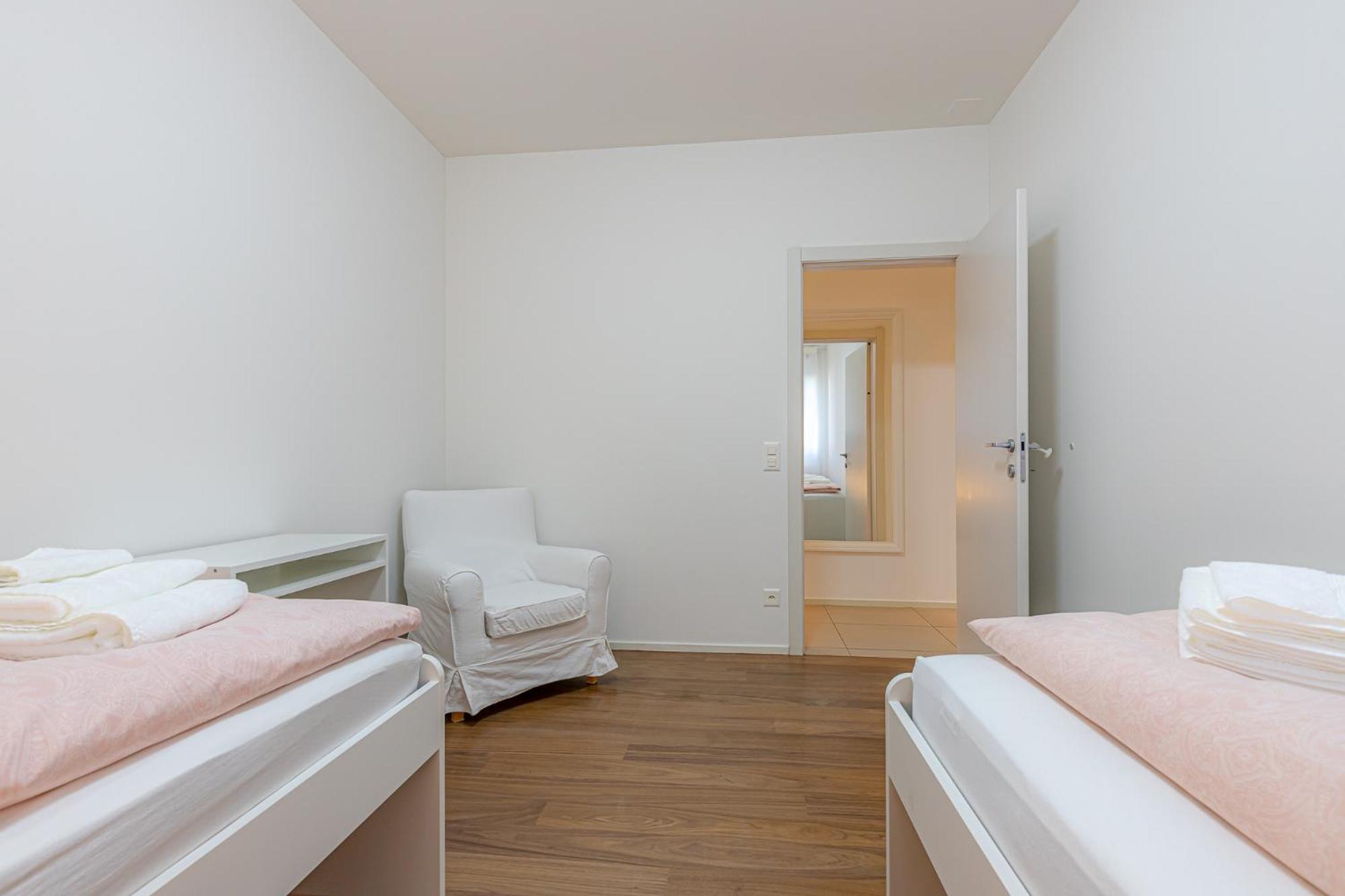Imperial Of Lugano 3 With A Lake View Behind The Station And 10 Min From The Lake Of Lugano Exterior photo