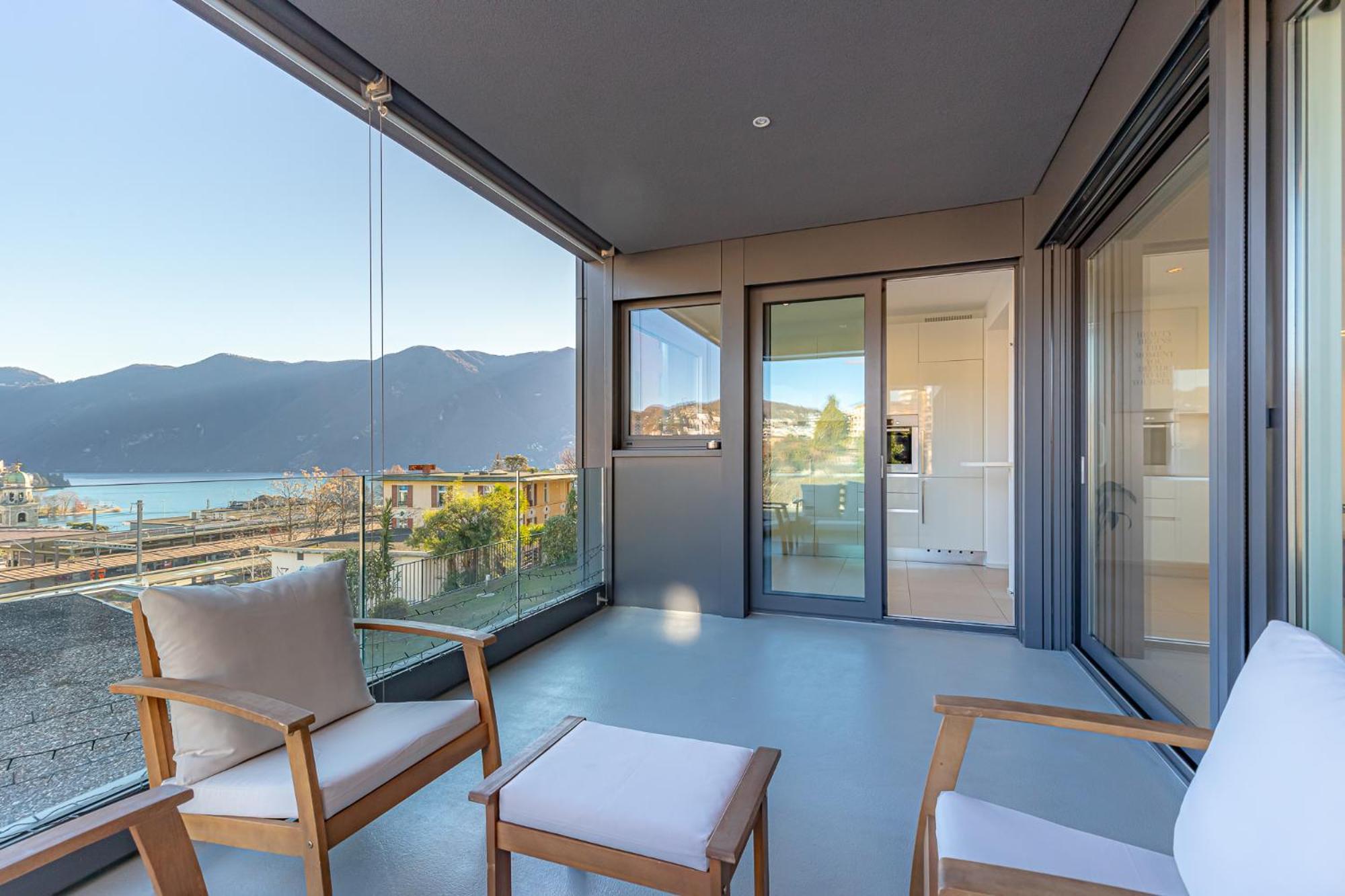 Imperial Of Lugano 3 With A Lake View Behind The Station And 10 Min From The Lake Of Lugano Exterior photo