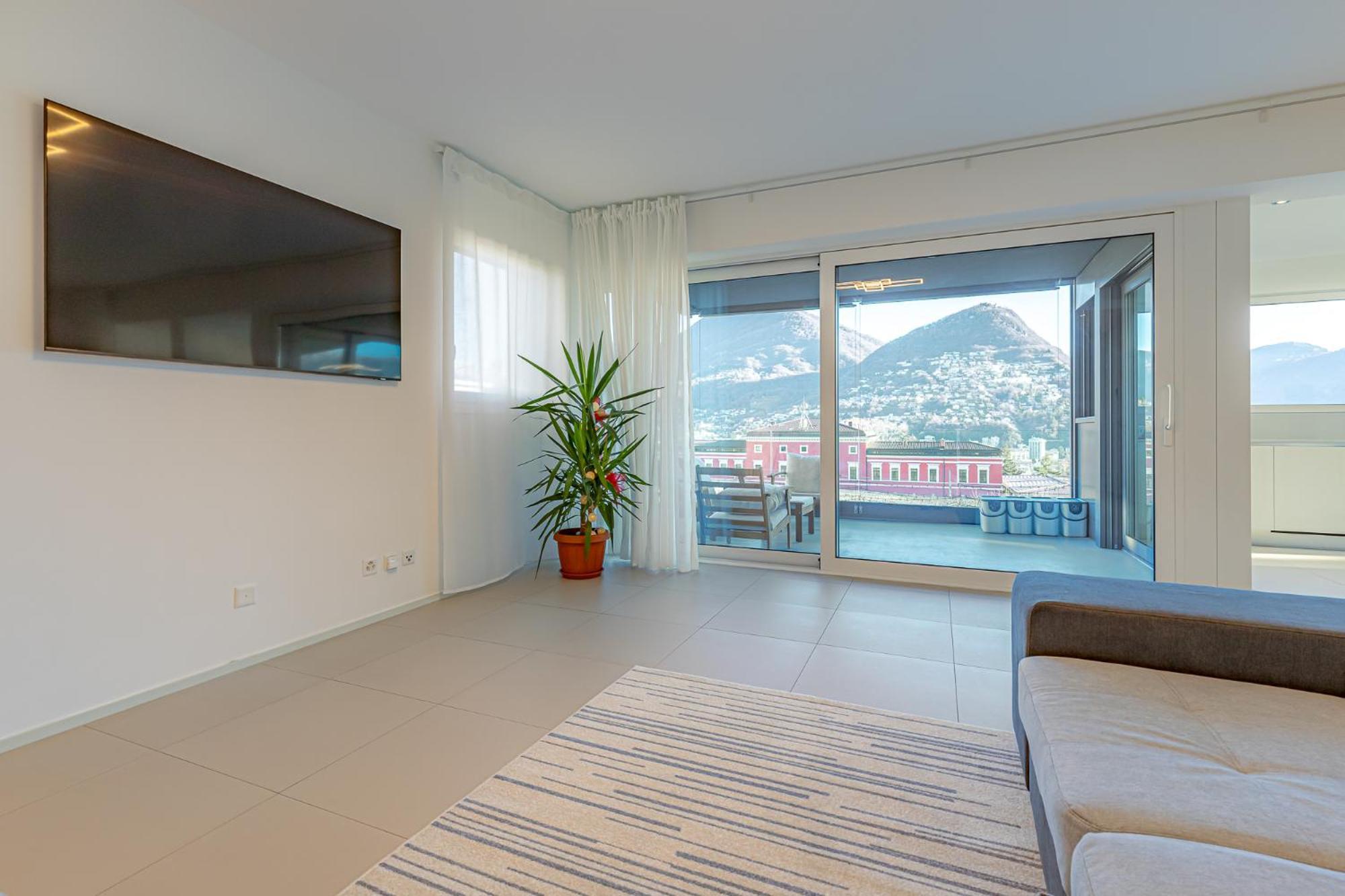 Imperial Of Lugano 3 With A Lake View Behind The Station And 10 Min From The Lake Of Lugano Exterior photo