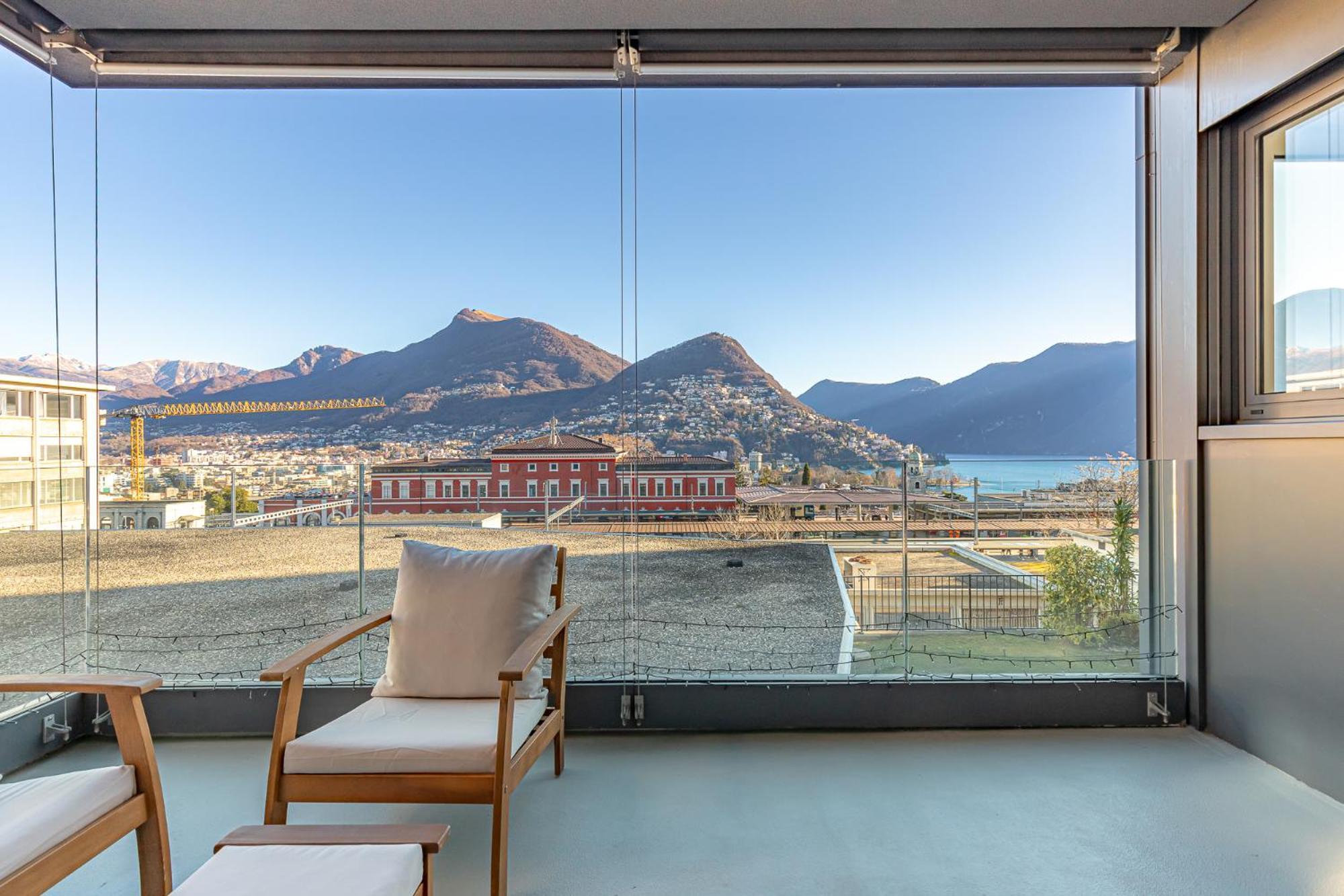 Imperial Of Lugano 3 With A Lake View Behind The Station And 10 Min From The Lake Of Lugano Exterior photo