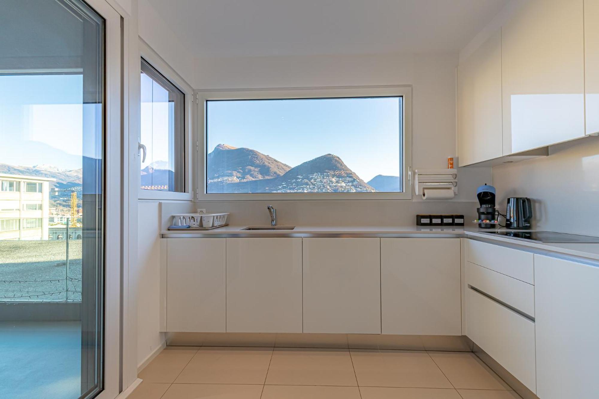 Imperial Of Lugano 3 With A Lake View Behind The Station And 10 Min From The Lake Of Lugano Exterior photo